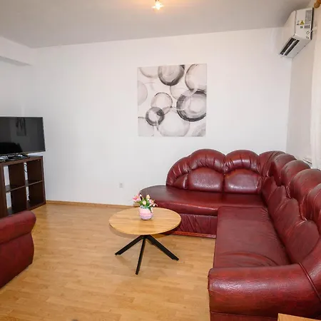 Nikol Apartment *